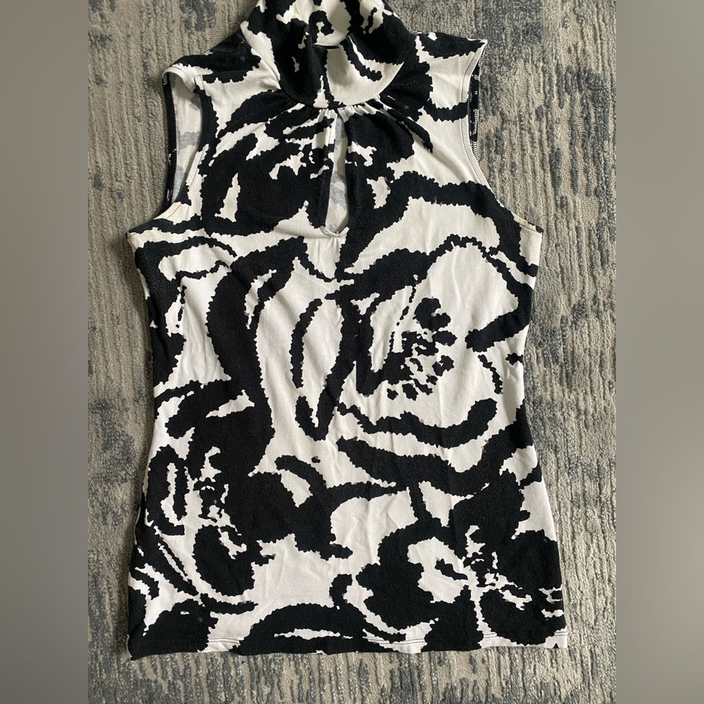 Express keyhole Black & White Floral Mock neck fitted Tank